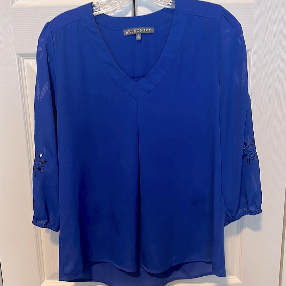 Brixon Ivy small v-neck blouse